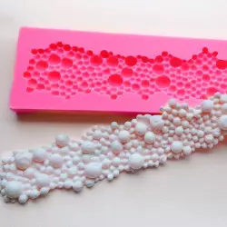 Mould in silicone border of pearls