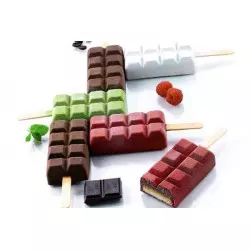 Molds to ice cream and cake shape chocolate lollipops