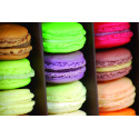 Box of 12 black and transparent macaroons with insert