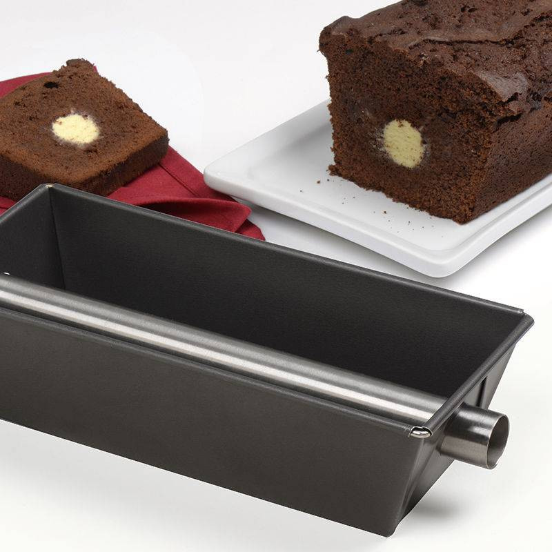 travel cake mold with cylinder insert